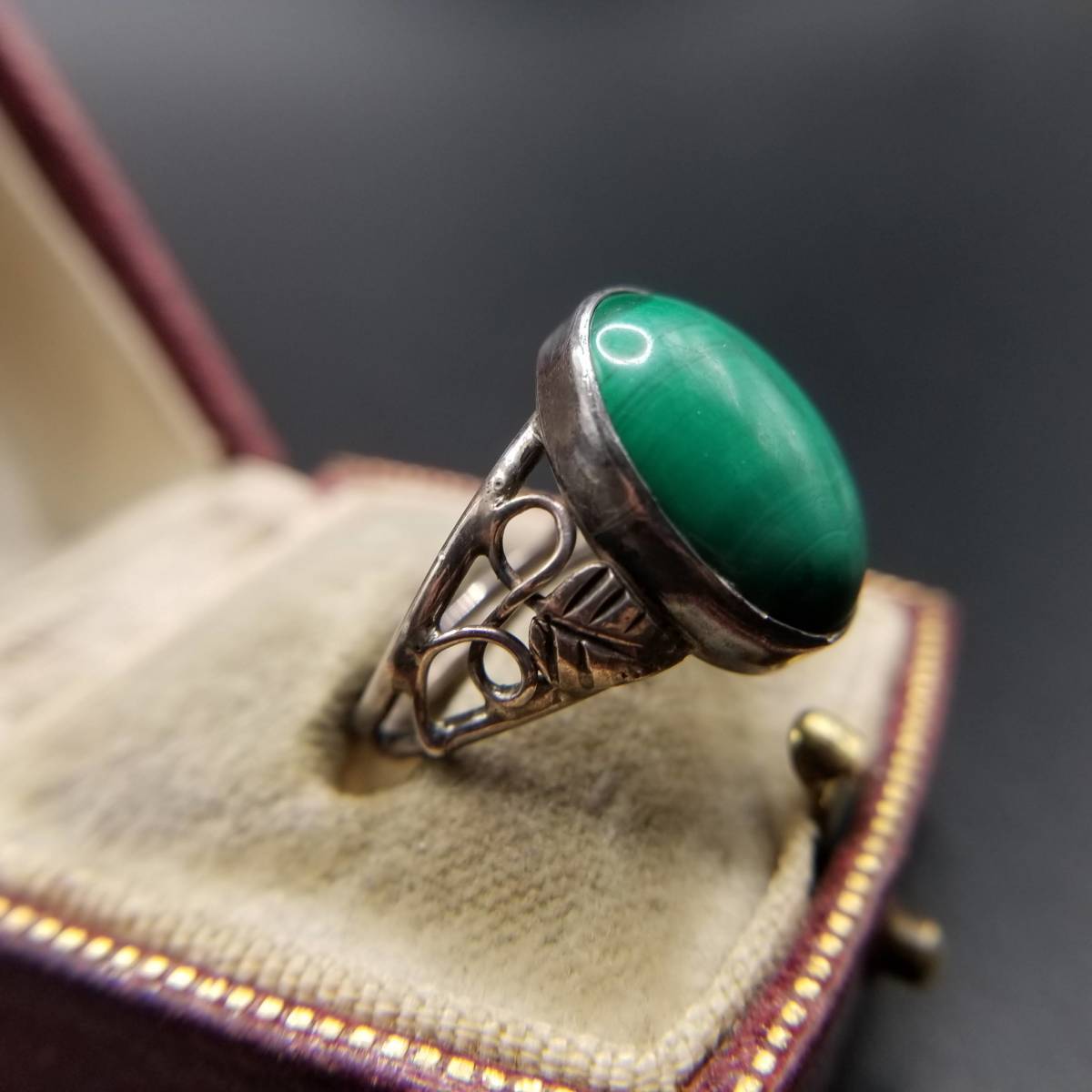 サウスウェスタンジュエリー マラカイト カボション 925 シルバー ヴィンテージ フローラルリング 銀 指輪 葉っぱと蔓 存在感 Y5-C_画像3