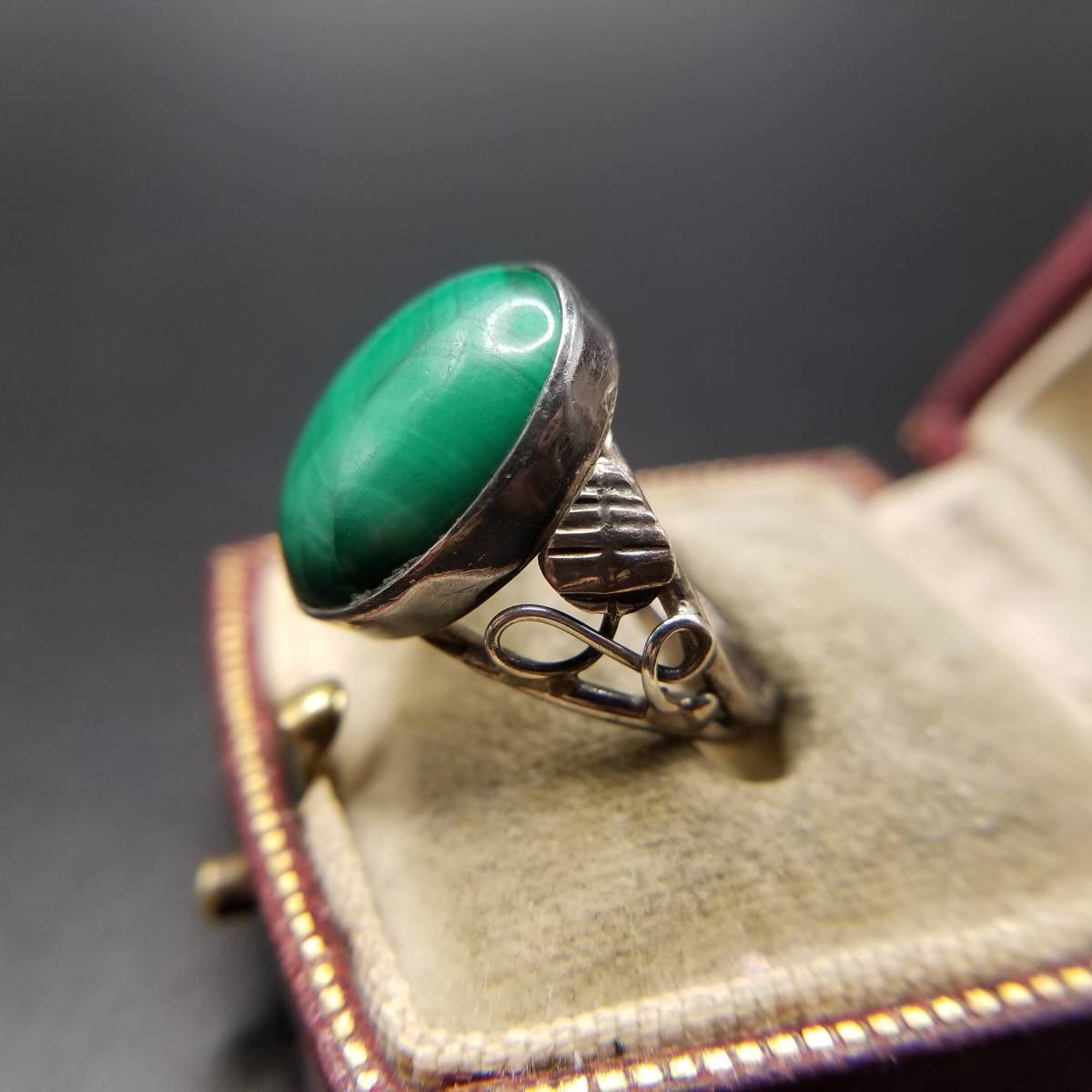 サウスウェスタンジュエリー マラカイト カボション 925 シルバー ヴィンテージ フローラルリング 銀 指輪 葉っぱと蔓 存在感 Y5-C_画像4