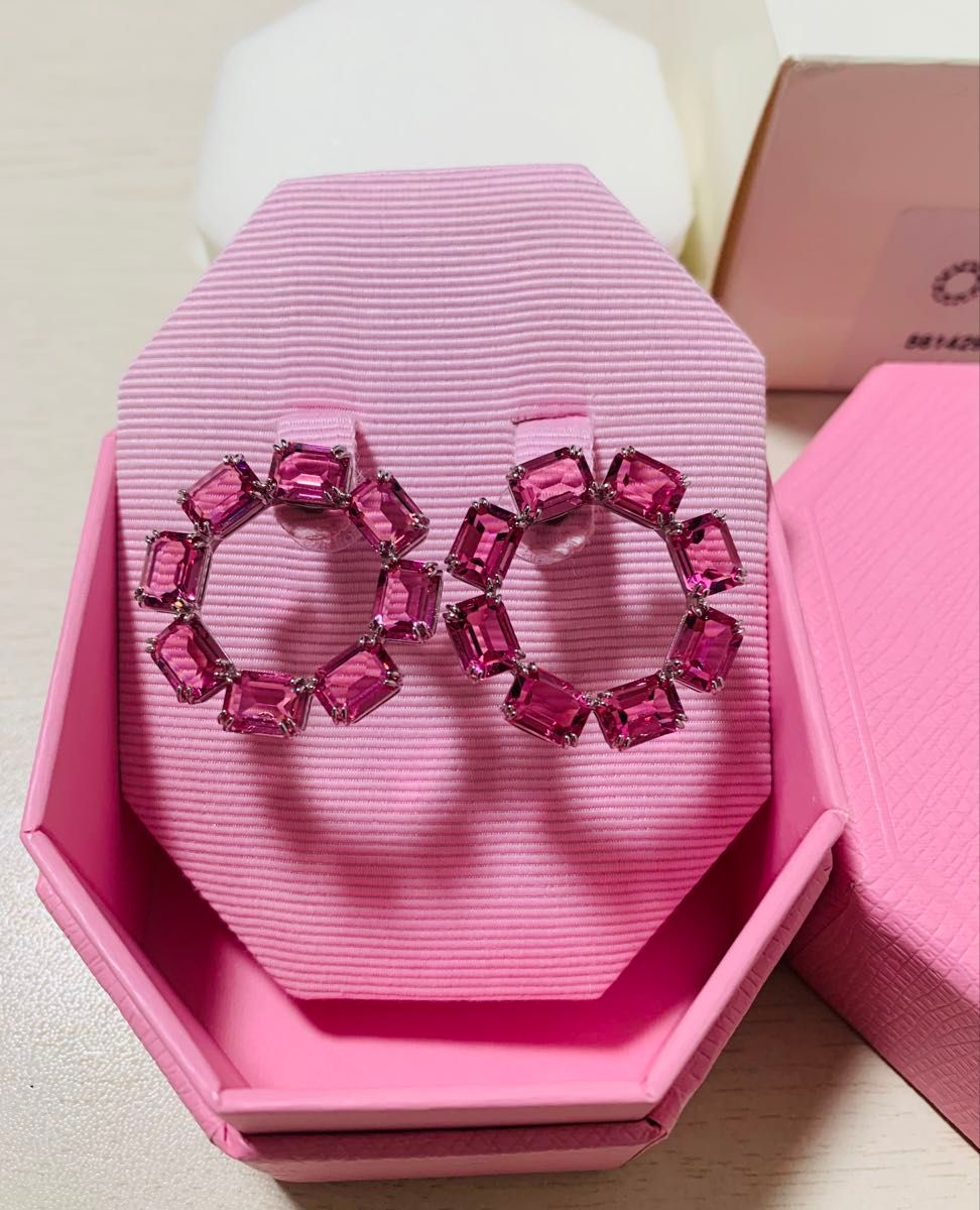 ほぼ新品スワロフスキーSwarovski Millenia フープピアス ピンク