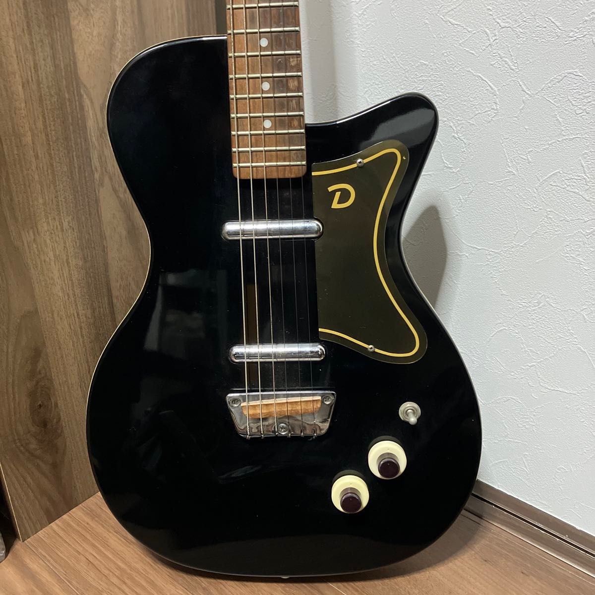 絶妙なデザイン DANELECTRO エレキギター 57 シングルカット ブラック 56-U2 ギター