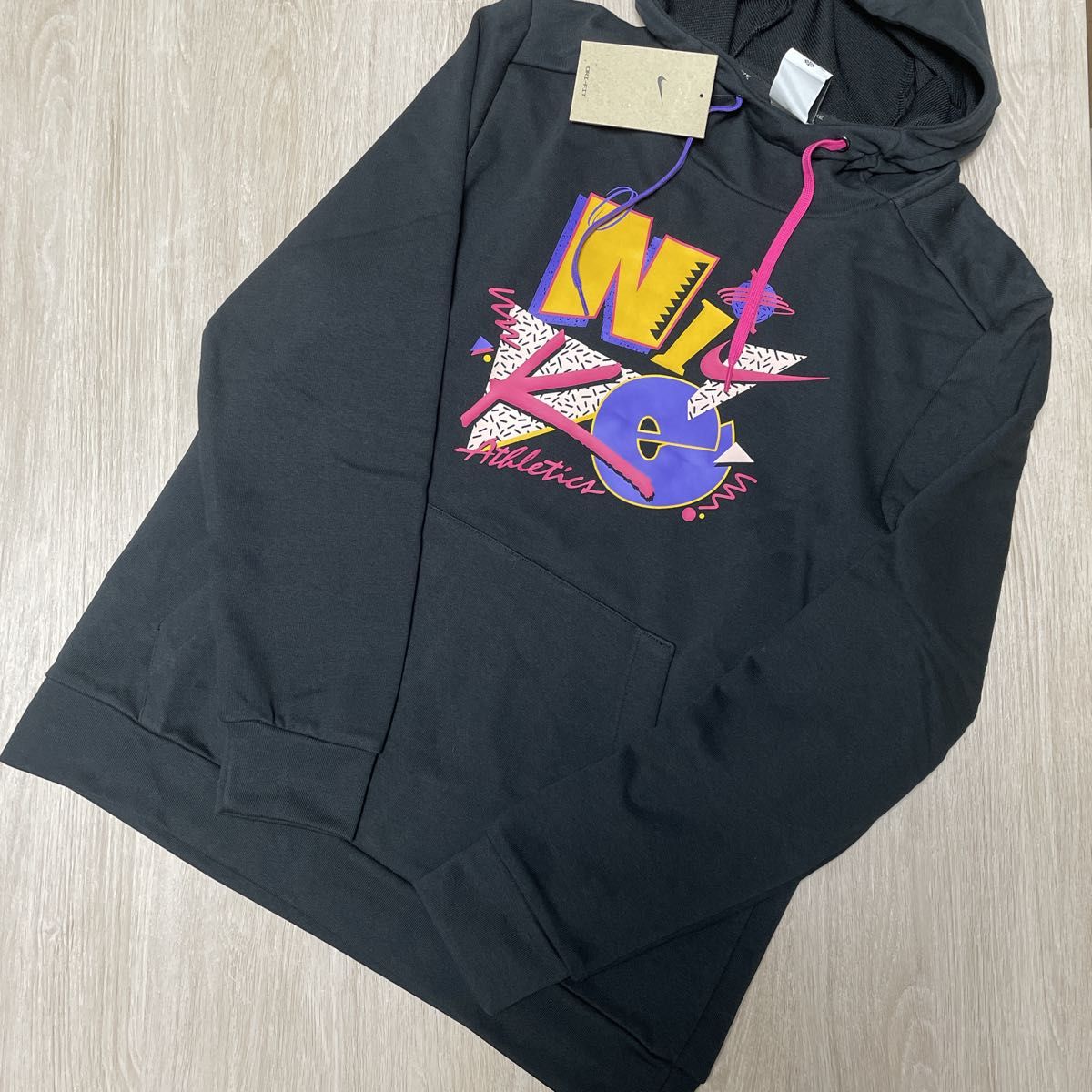 新品 定価7370円 NIKE スポーツウェア スウェットパーカー M 新品 定価7370円 NIKE スポーツウェア スウェットパーカー M