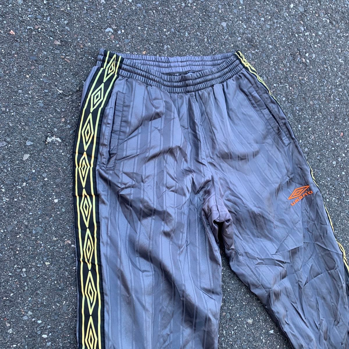 UMBRO トラックパンツ 90s 00s デサント ナイロン サイドロゴ UMBRO トラックパンツ 90s 00s デサント ナイロン サイドロゴ