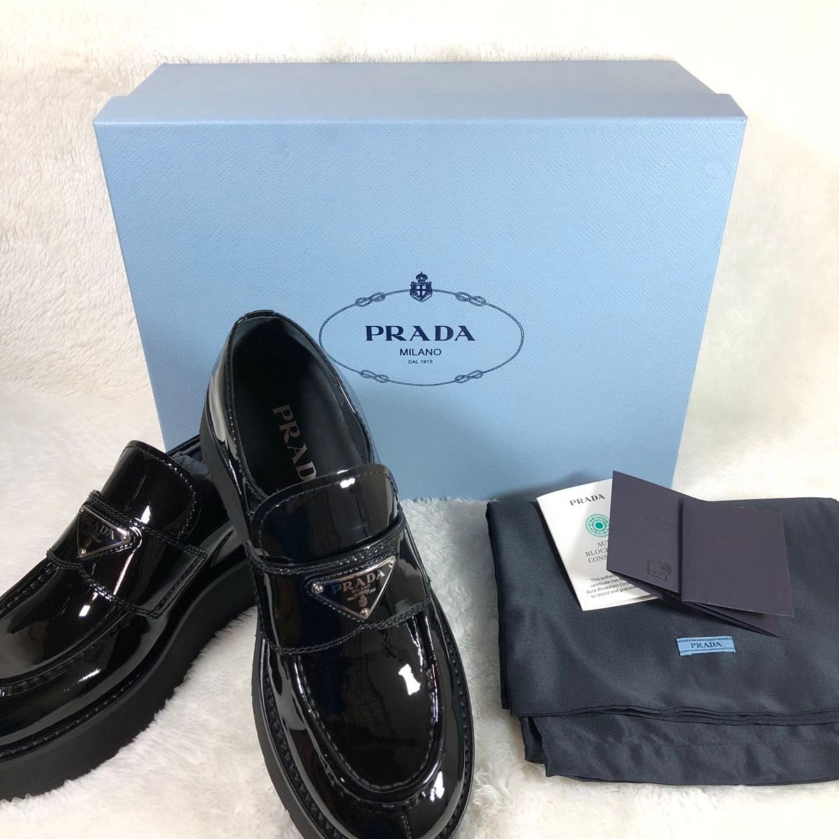 美品 PRADA ローファー エナメル 厚底 ブラック 36 三角ロゴ 靴 美品 PRADA ローファー エナメル 厚底 ブラック 36 三角ロゴ 靴