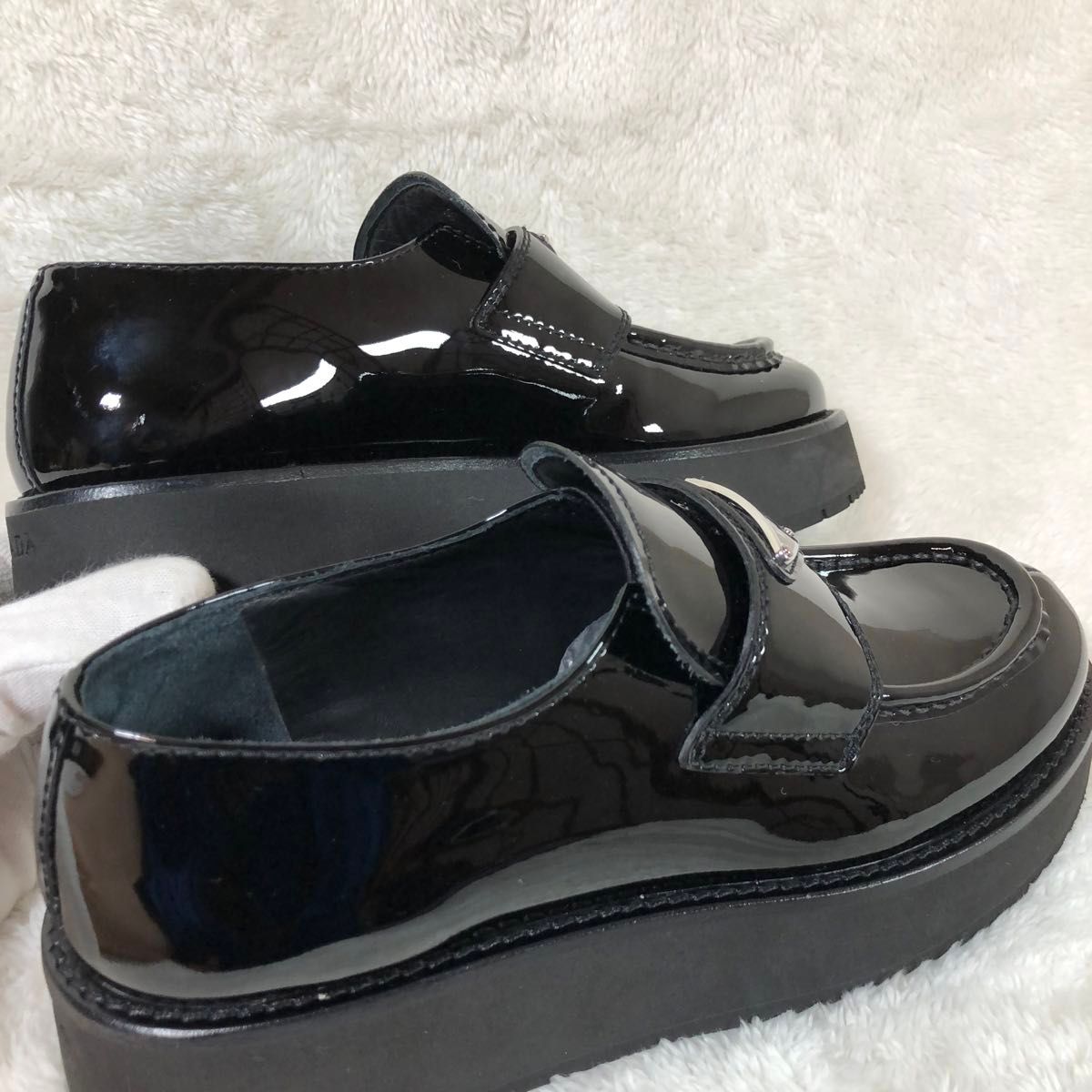 美品 PRADA ローファー エナメル 厚底 ブラック 36 三角ロゴ 靴 美品 PRADA ローファー エナメル 厚底 ブラック 36 三角ロゴ 靴