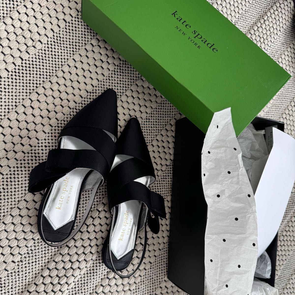 箱付き新品 Kate Spade ケイトスペード サンダル フラット 箱付き新品 Kate Spade ケイトスペード サンダル フラット