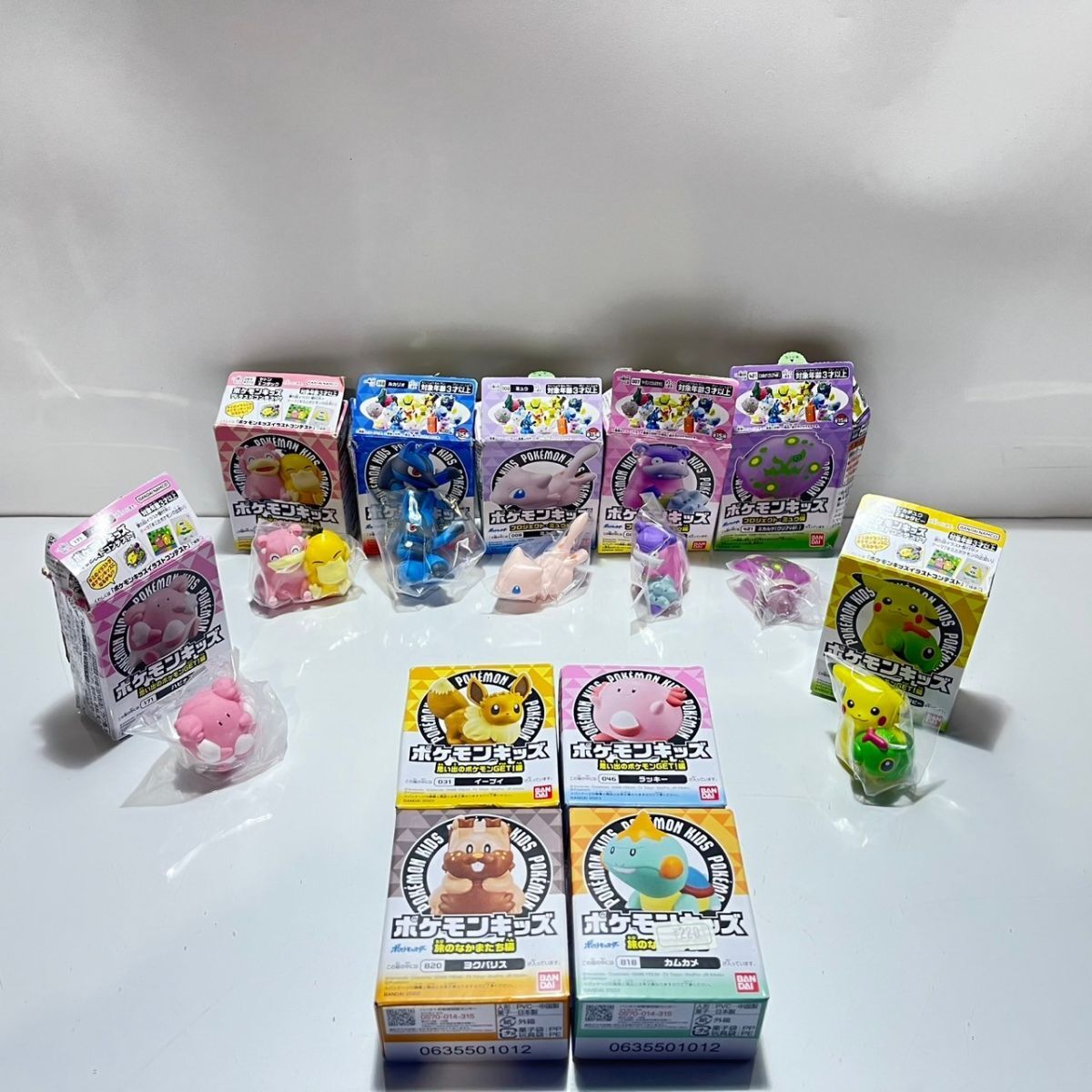 ポケットモンスター 10周年劇場版 台付きフィギュアストラップ ポケットモンスター 10周年劇場版 台付きフィギュアストラップ