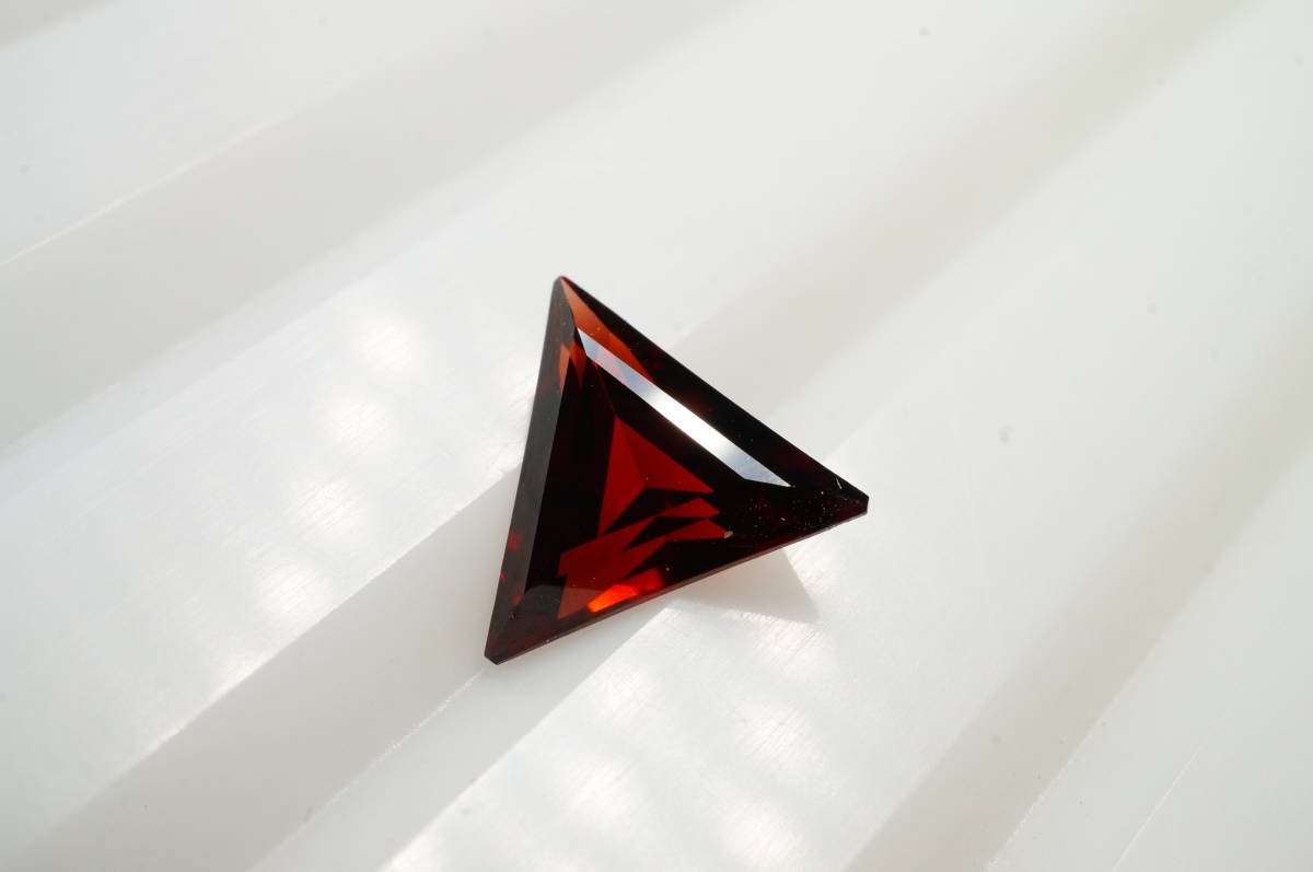 ≪超目玉★12月≫ 希少!【高級宝飾品用高品質ルース】透明度抜群のロードライト ガーネット
