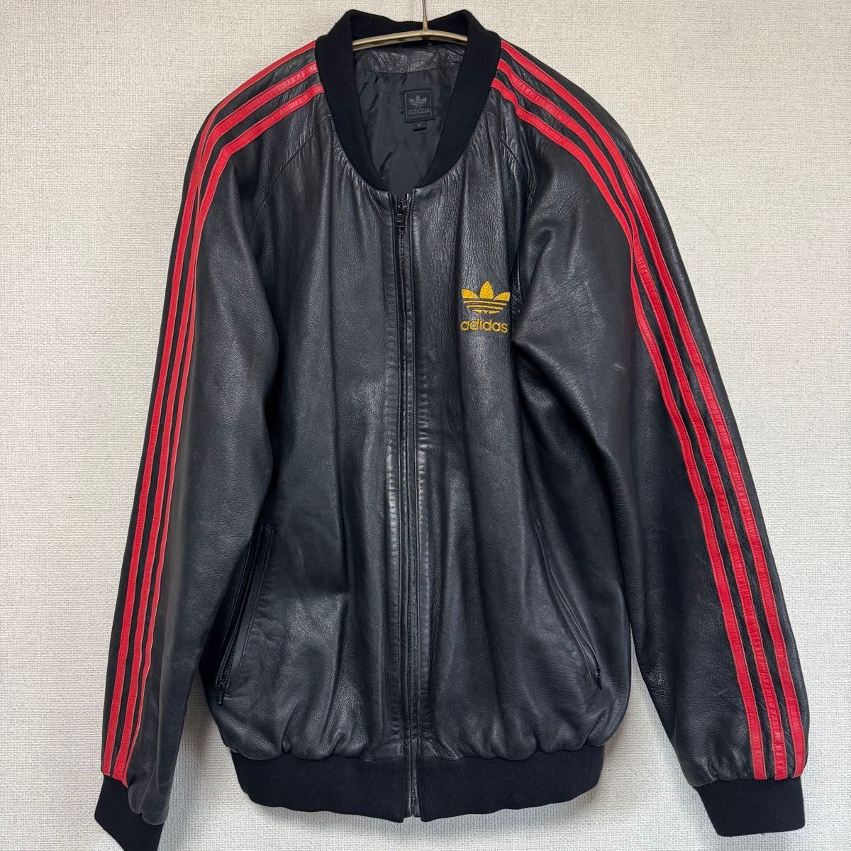 牛革 adidas レザー ジャケット 黒 M トラッカー 本革 ブルゾン 牛革 adidas レザー ジャケット 黒 M トラッカー 本革 ブルゾン