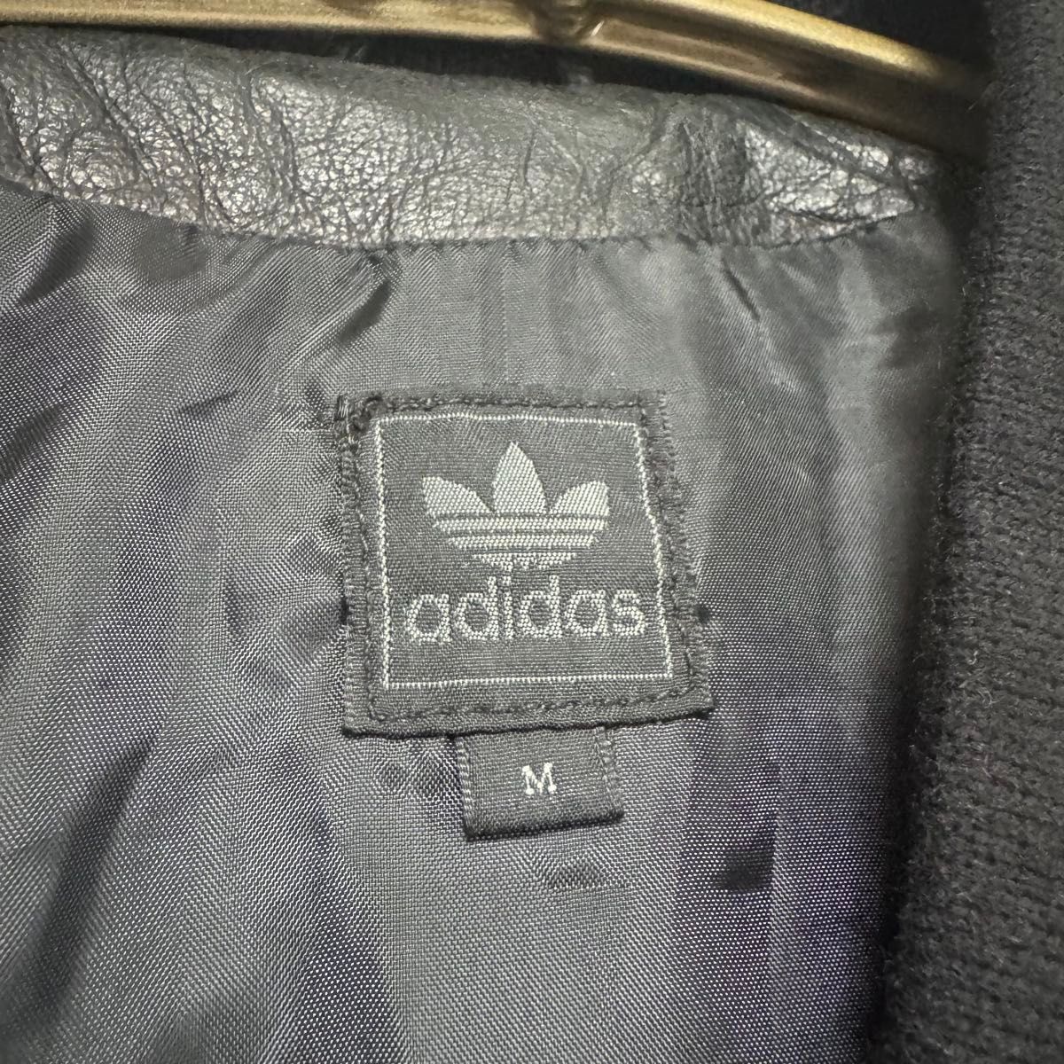 牛革 adidas レザー ジャケット 黒 M トラッカー 本革 ブルゾン 牛革 adidas レザー ジャケット 黒 M トラッカー 本革 ブルゾン
