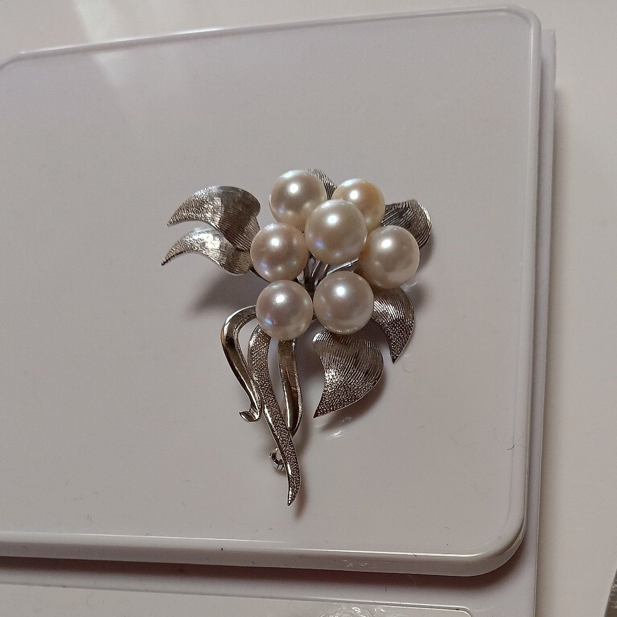 ヴィンテージ本真珠ブローチ STERLING刻印(欧州銀製品の証) 正統 ヴィンテージ本真珠ブローチ STERLING刻印(欧州銀製品の証) 正統