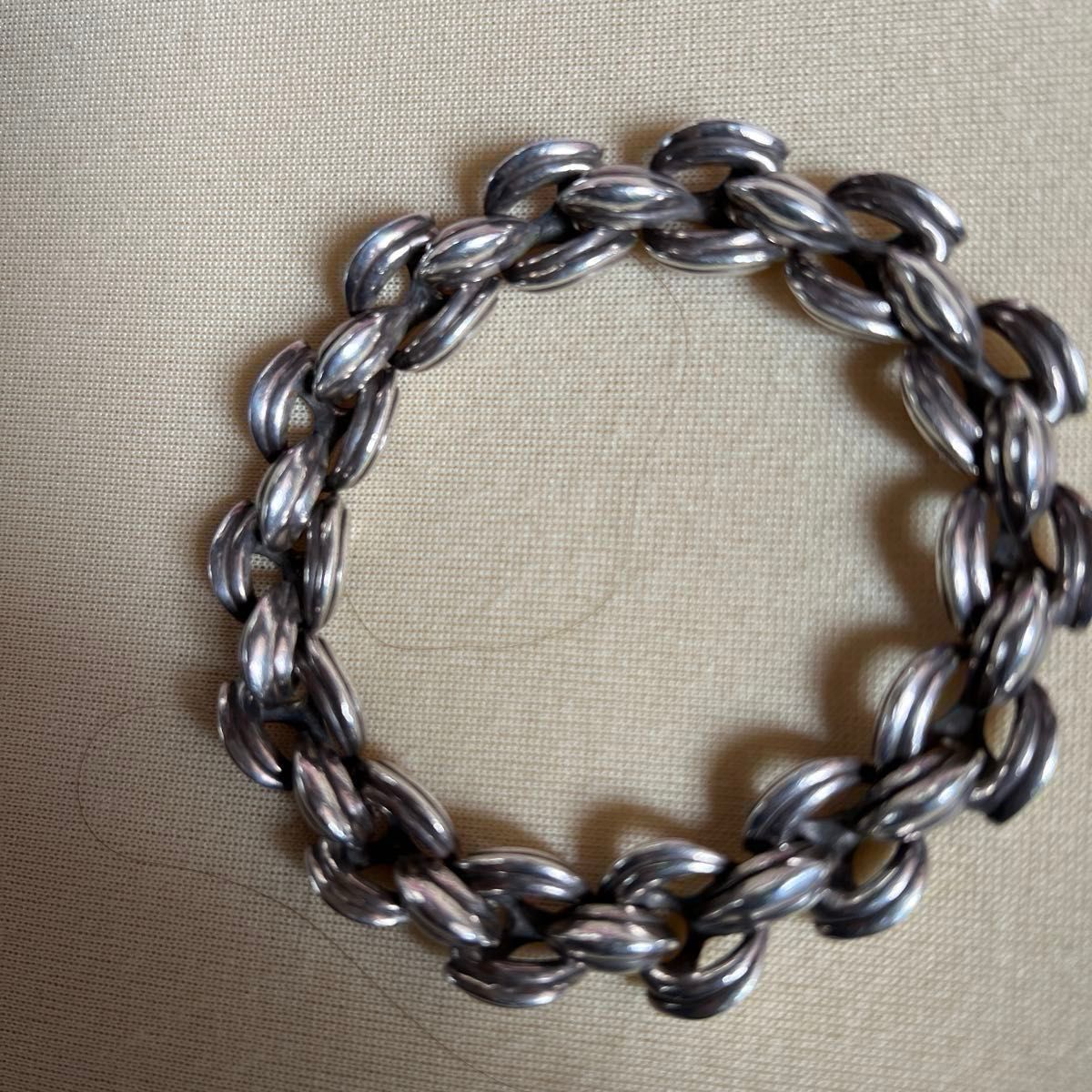 ブラッディマリーブレスレット知恵の輪ブレスレットあなたはこの謎が解けますか？