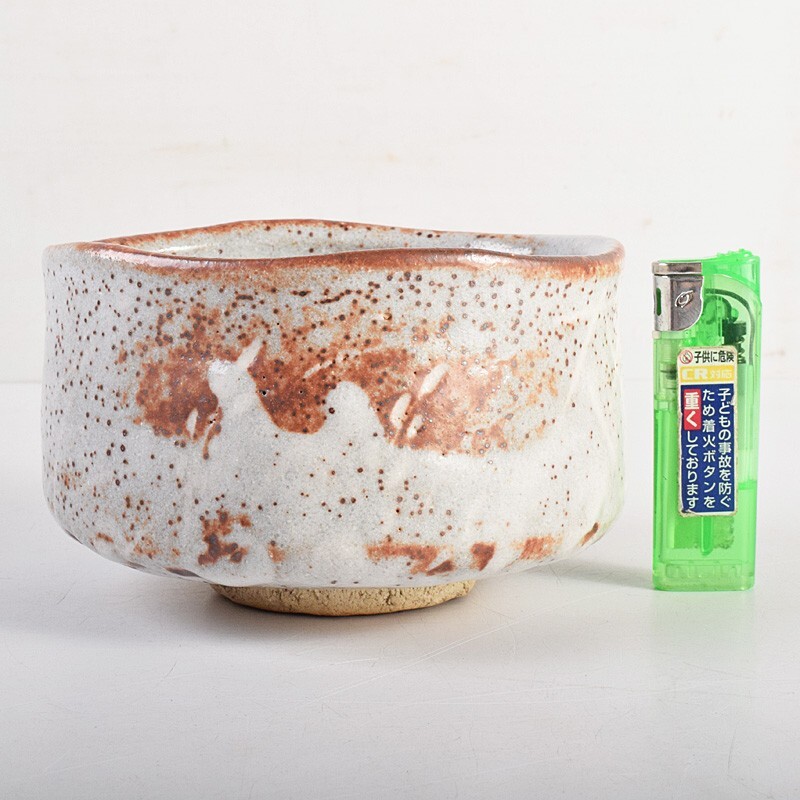 茶道具 人間国宝 荒川豊蔵作 桧垣芦ノ絵 鼠志野茶碗 銘「朗景 茶道具 人間国宝 荒川豊蔵作 桧垣芦ノ絵 鼠志野茶碗 銘「朗景