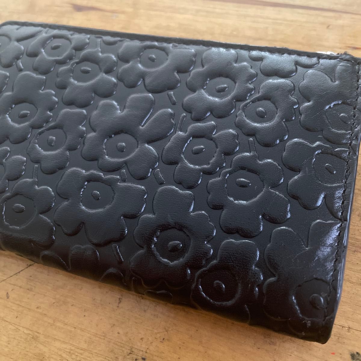 marimekko財布 マリメッコ ブラック ウニッコ 型押しレザー本革 marimekko財布 マリメッコ ブラック ウニッコ 型押しレザー本革