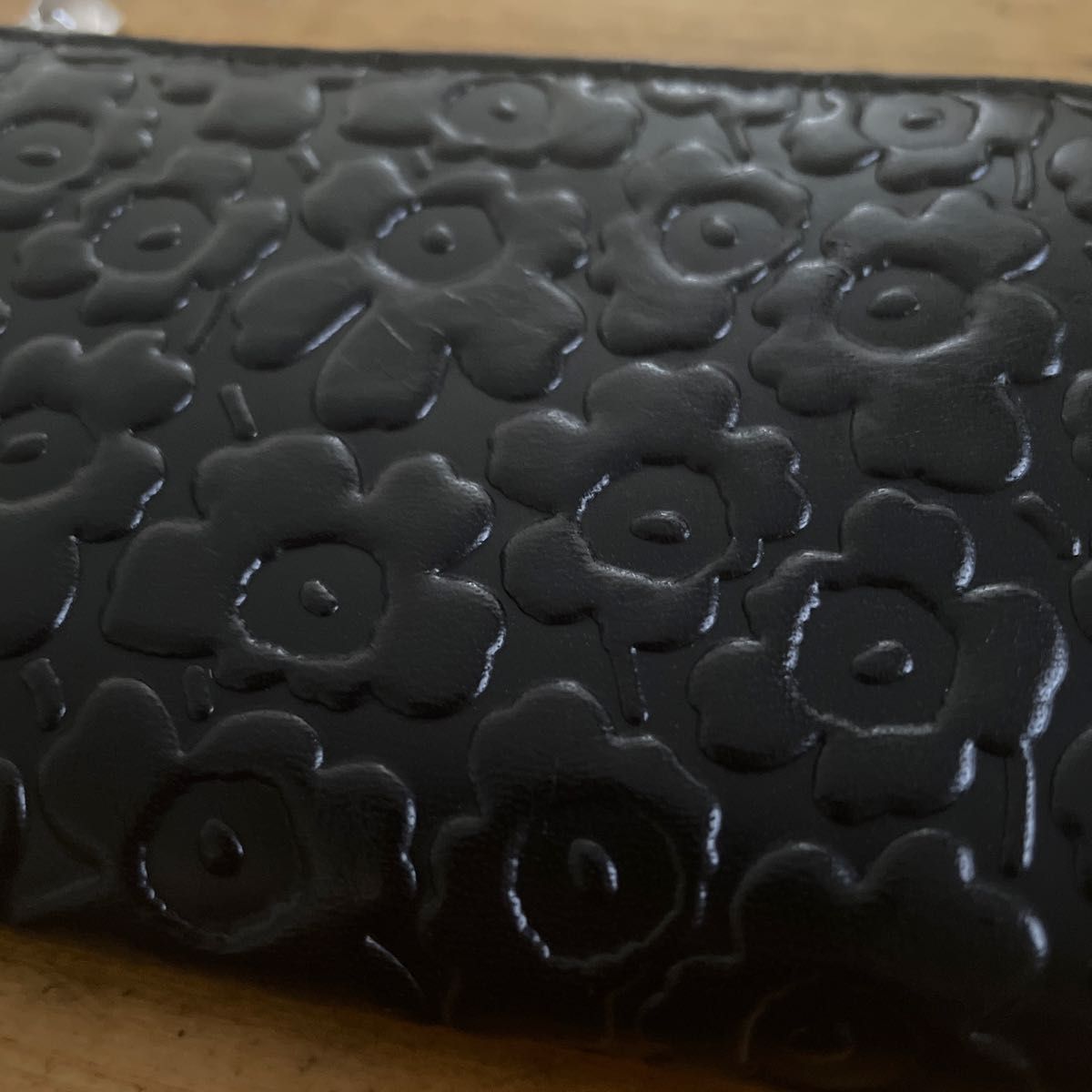 marimekko財布 マリメッコ ブラック ウニッコ 型押しレザー本革 marimekko財布 マリメッコ ブラック ウニッコ 型押しレザー本革