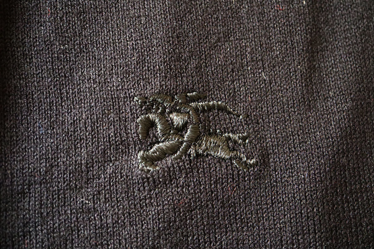 585 バーバリー(三陽商会）Burberry　ノースリーブ　黒　ブラック　絹・綿　7号　S　レディースファッション　新品　値札付き_騎士（ナイト）の刺繍