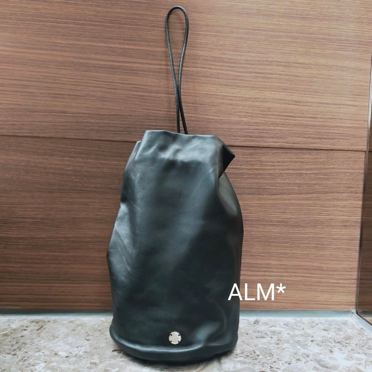 THE ROW ザ ロウ SPORTY POUCH カーフスキンレザー巾着バッグ THE ROW ザ ロウ SPORTY POUCH カーフスキンレザー巾着バッグ