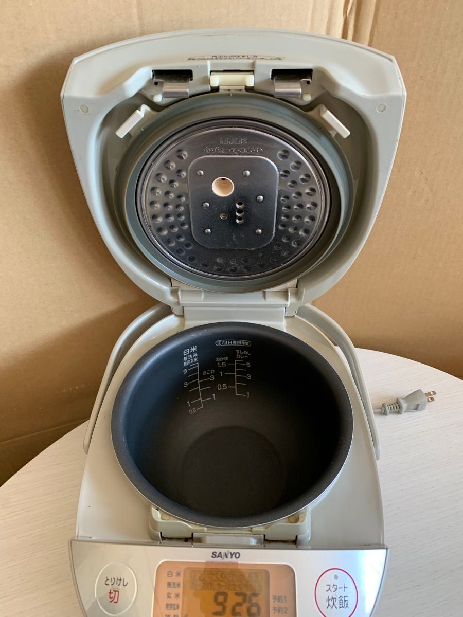 SANYO 圧力IH ジャー炊飯器 ECJ-JG10 内カバーの負圧パッドが SANYO 圧力IH ジャー炊飯器 ECJ-JG10 内カバーの負圧パッドが