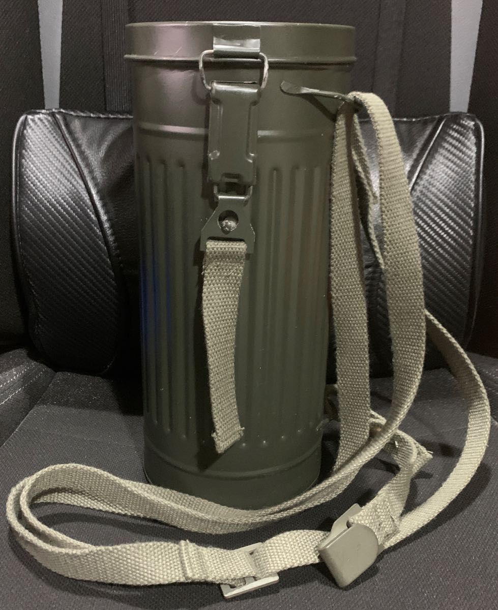 送料込 WW2 ドイツ軍 M38 ガスマスク収納缶 レプリカ 中古 美品 送料込 WW2 ドイツ軍 M38 ガスマスク収納缶 レプリカ 中古 美品