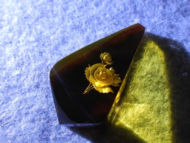 天然石加工品:アンバー ローズインタリオ