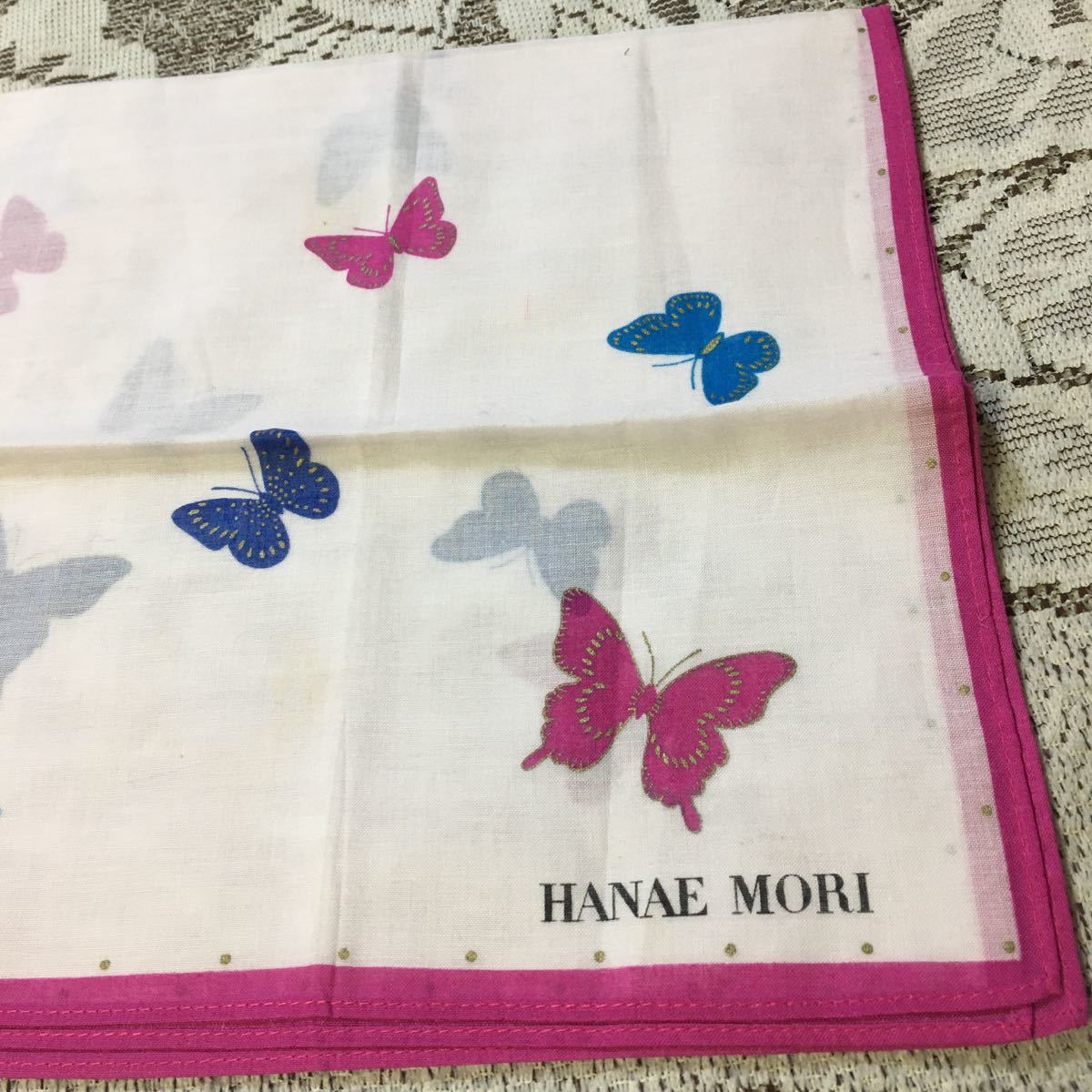 新品☆ハナエ モリ ハンカチ ピンク地 約42cm 綿100% 薄手 蝶々 (訳