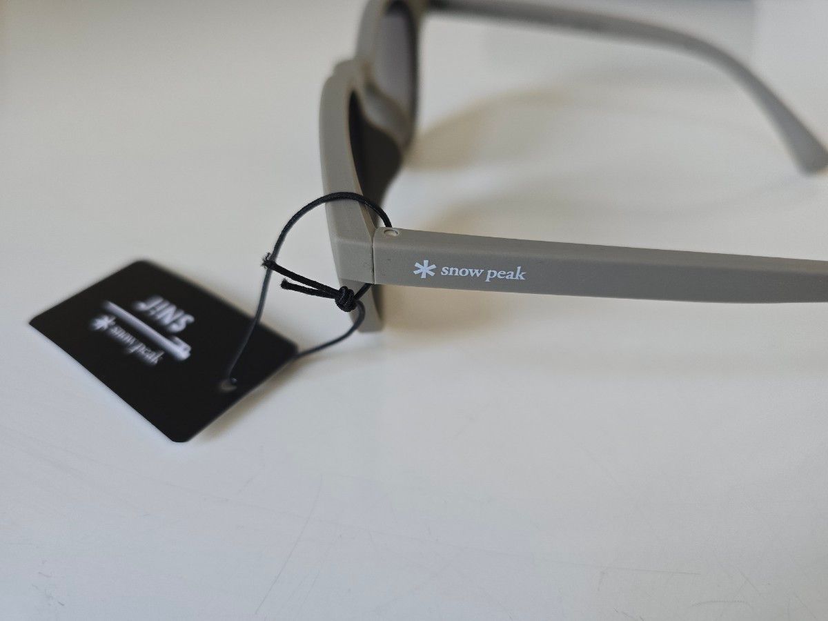新品】JINS X Snow Peak Rubber SUNGLASSES 2025 サコッシュ付き 新品】JINS X Snow Peak Rubber SUNGLASSES 2025 サコッシュ付き