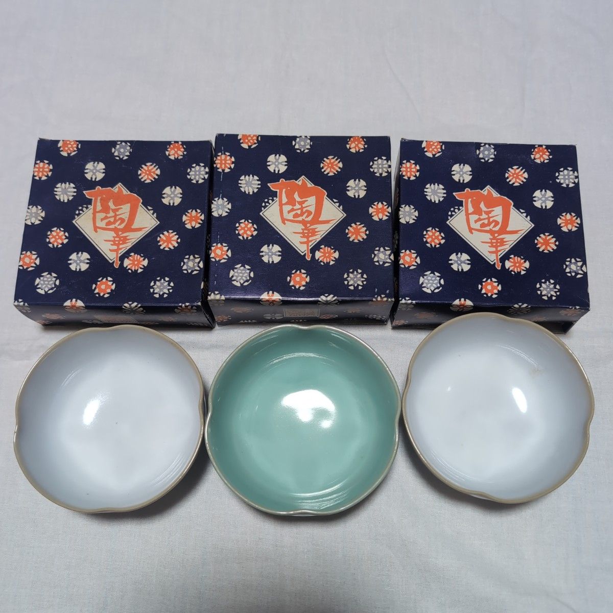 陶器 食器セット 3個 白 緑 箱付き 小鉢 皿 食器|Yahoo!フリマ 陶器 食器セット 3個 白 緑 箱付き 小鉢 皿 食器|Yahoo!フリマ