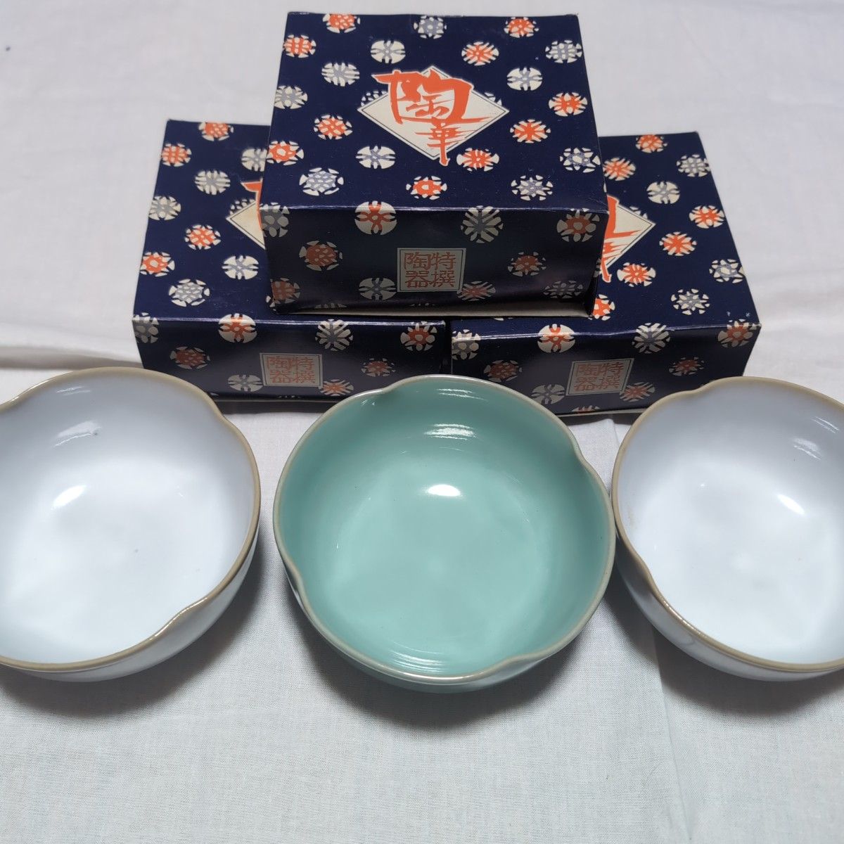 陶器 食器セット 3個 白 緑 箱付き 小鉢 皿 食器|Yahoo!フリマ 陶器 食器セット 3個 白 緑 箱付き 小鉢 皿 食器|Yahoo!フリマ
