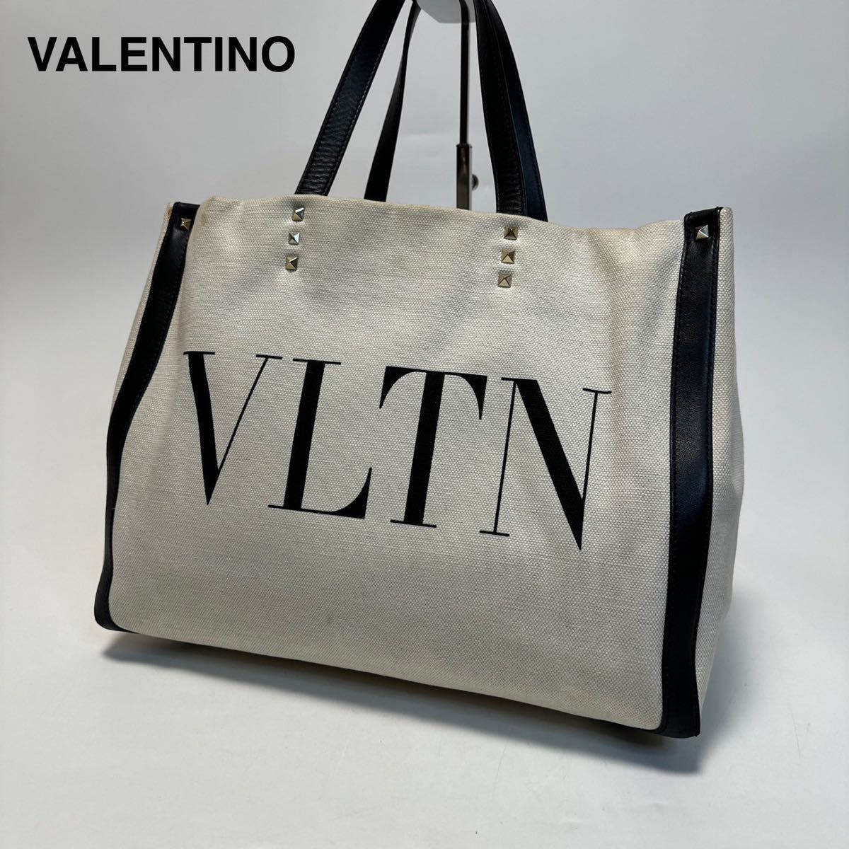 k19【美品】ヴァレンティノ キャンバス VLTNレザー スタッズ k19【美品】ヴァレンティノ キャンバス VLTNレザー スタッズ