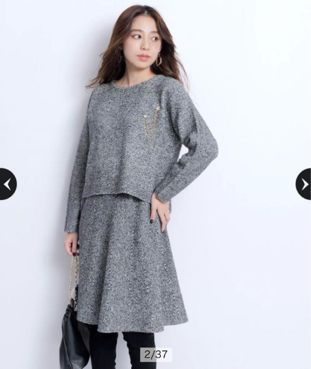 新品タグ付き JUSGLITTY ジャスグリッティー ブローチ付フレア 新品タグ付き JUSGLITTY ジャスグリッティー ブローチ付フレア