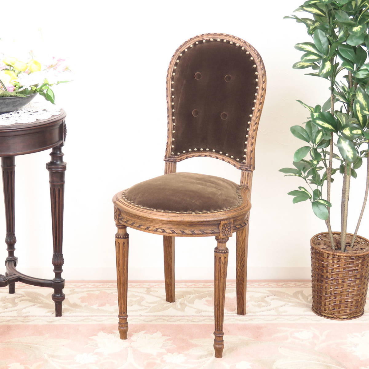 ルイ１６世様式の小ぶりなサロンチェア/ホールチェア/木製椅子/イス/店舗什器/ディスプレイ/インテリア/フランスのアンティーク家具/A-4336