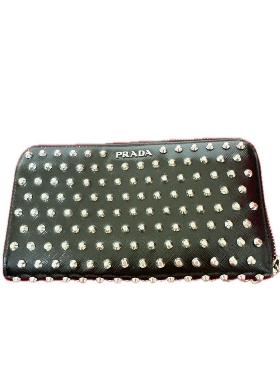 PRADA プラダ スタッズ ロゴ エナメルレザー ファスナー 長財布 PRADA プラダ スタッズ ロゴ エナメルレザー ファスナー 長財布