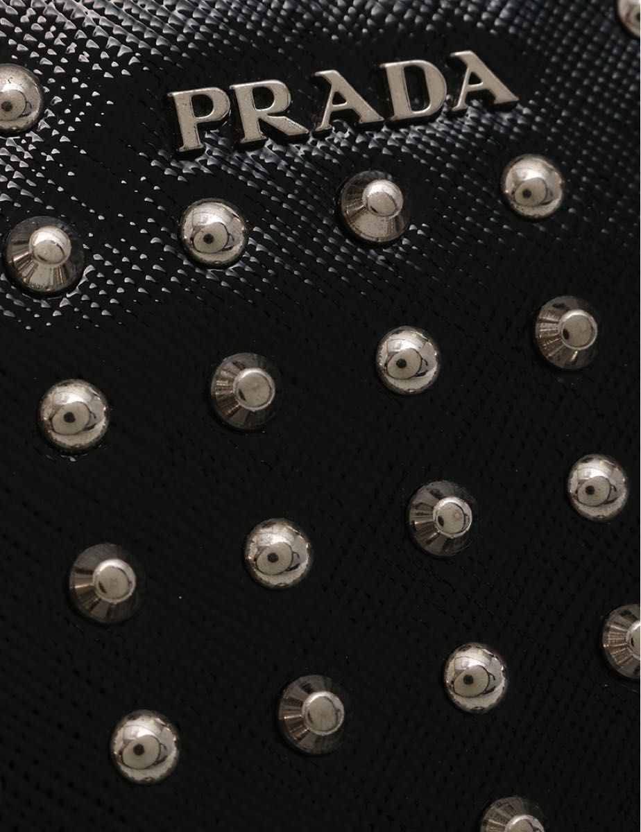 PRADA プラダ スタッズ ロゴ エナメルレザー ファスナー 長財布 PRADA プラダ スタッズ ロゴ エナメルレザー ファスナー 長財布