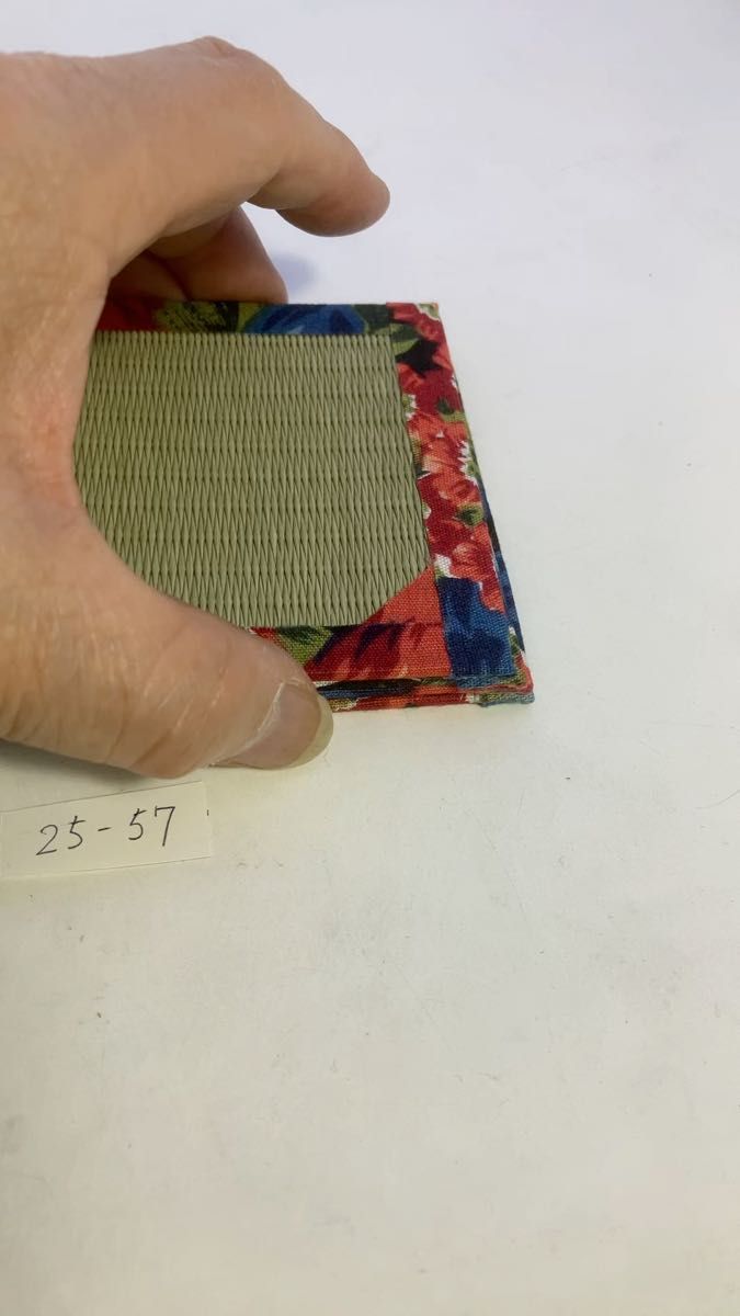 グリーンメセキ畳に赤柄のコースター4枚組 25-57