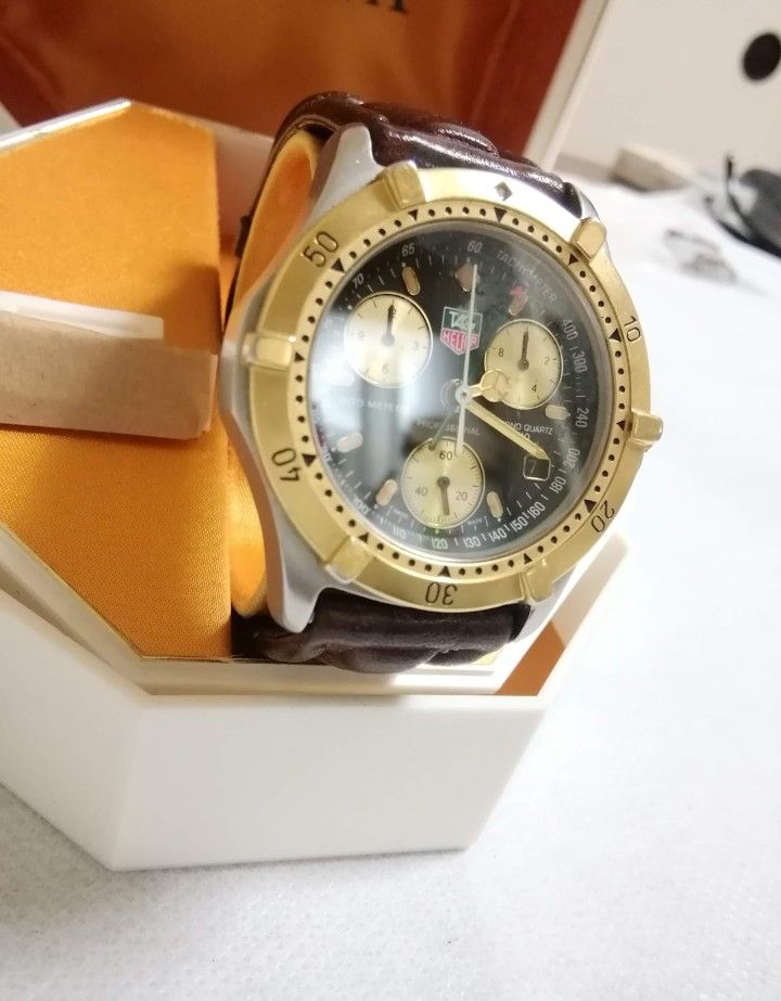 TAG HEUER タグホイヤー プロフェッショナル 4針クロノグラフ TAG HEUER タグホイヤー プロフェッショナル 4針クロノグラフ