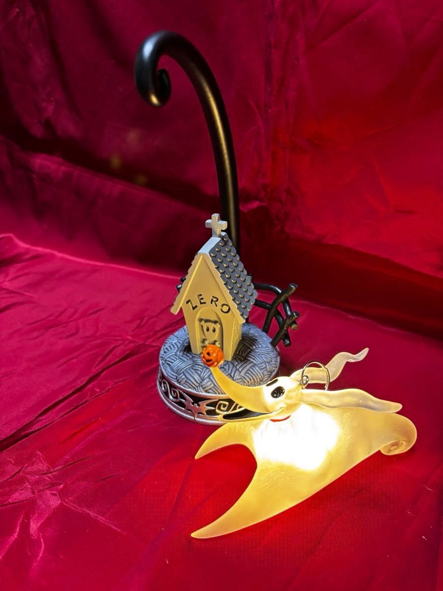 ディズニーストア ナイトメアビフォアクリスマス ゼロ 置物 ディズニーストア ナイトメアビフォアクリスマス ゼロ 置物