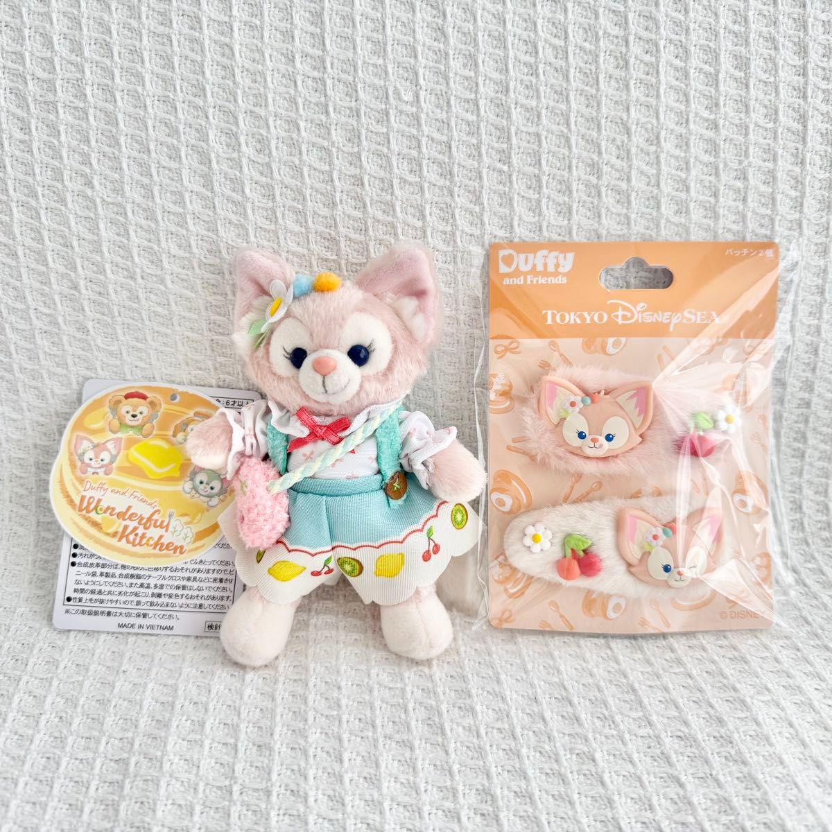 ワンダフルキッチン リーナベル ぬいぐるみバッジ チャーム キャンディー缶 ダッフィーのワンダフルキッチン リーナベル ぬいぐるみバッジ