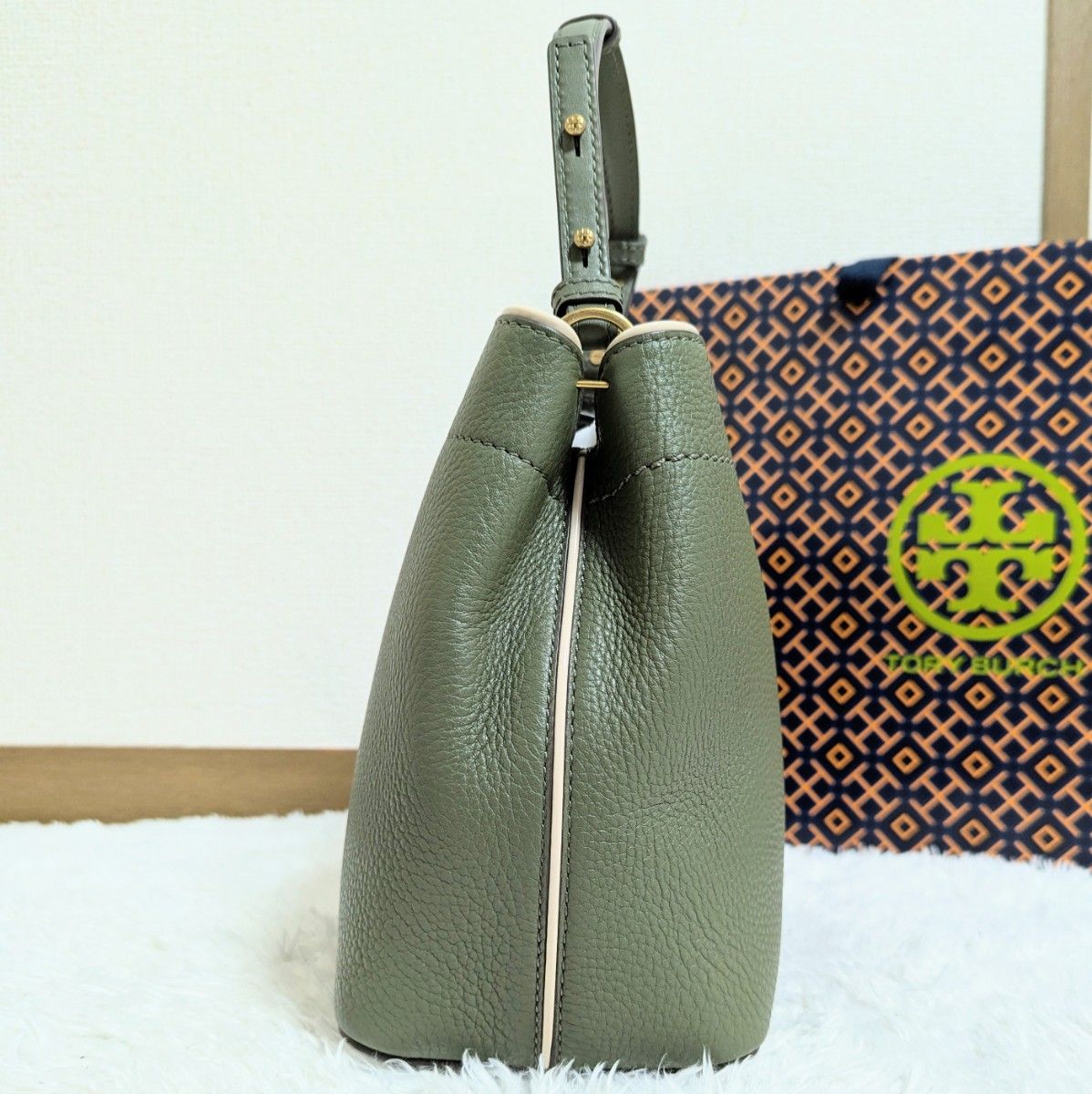 ほぼ未使用 希少カラー トリーバーチ FELIX バケツバッグ 2way ほぼ未使用 希少カラー トリーバーチ FELIX バケツバッグ 2way