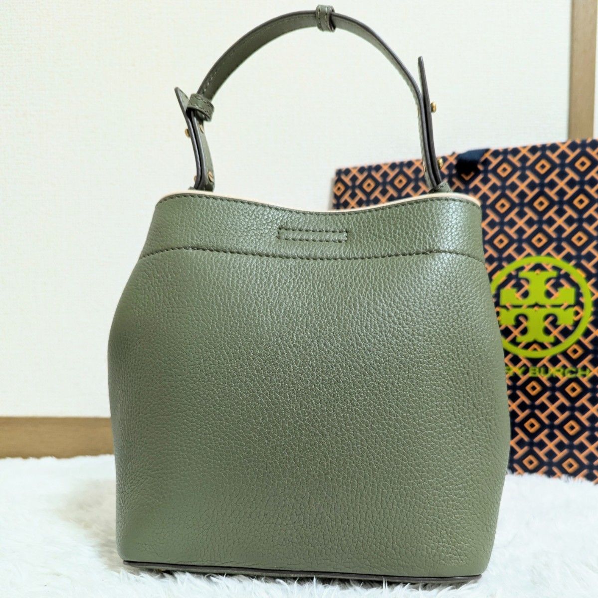 ほぼ未使用 希少カラー トリーバーチ FELIX バケツバッグ 2way ほぼ未使用 希少カラー トリーバーチ FELIX バケツバッグ 2way