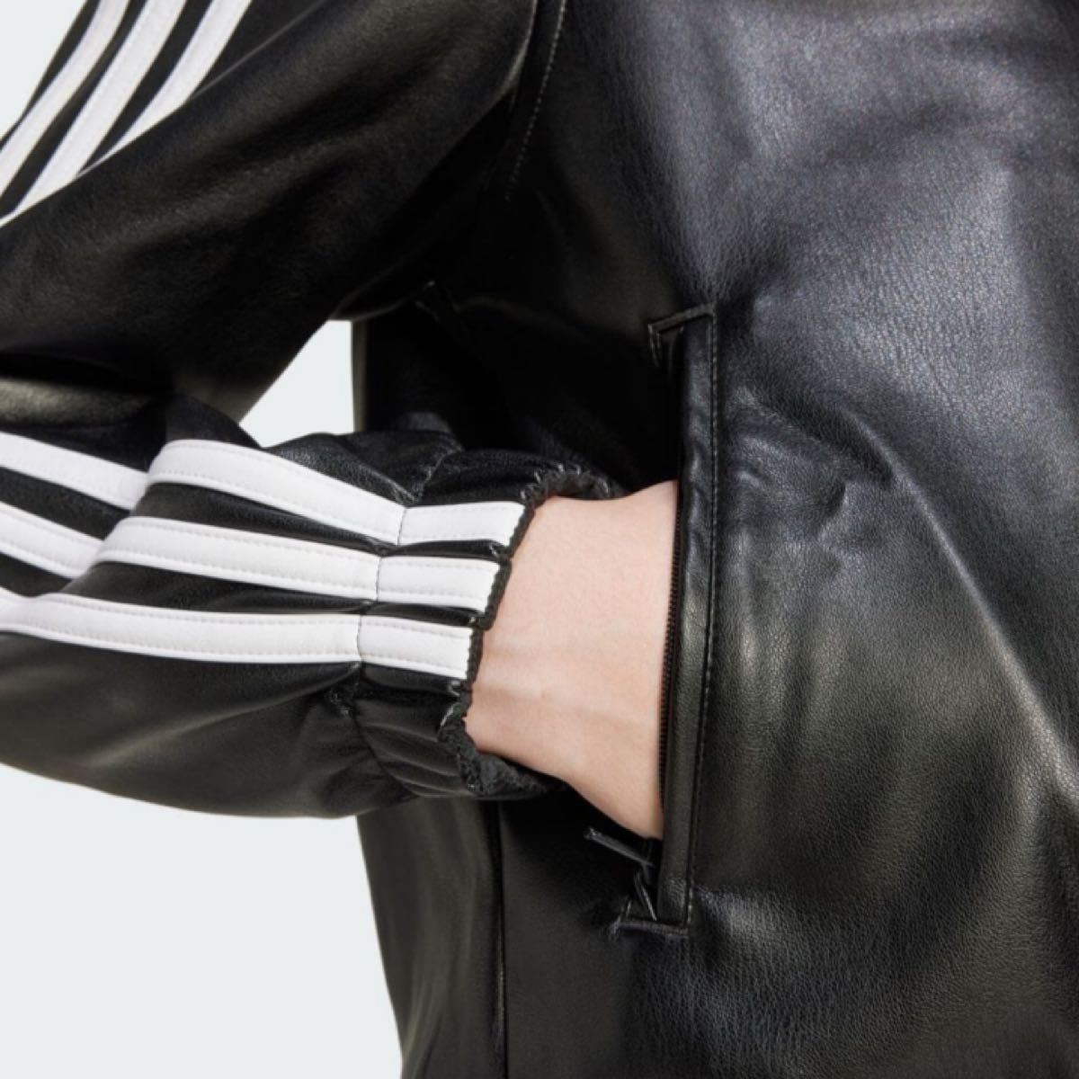 adidas（アディダス）の「ファイヤーバード プレザー トラック
