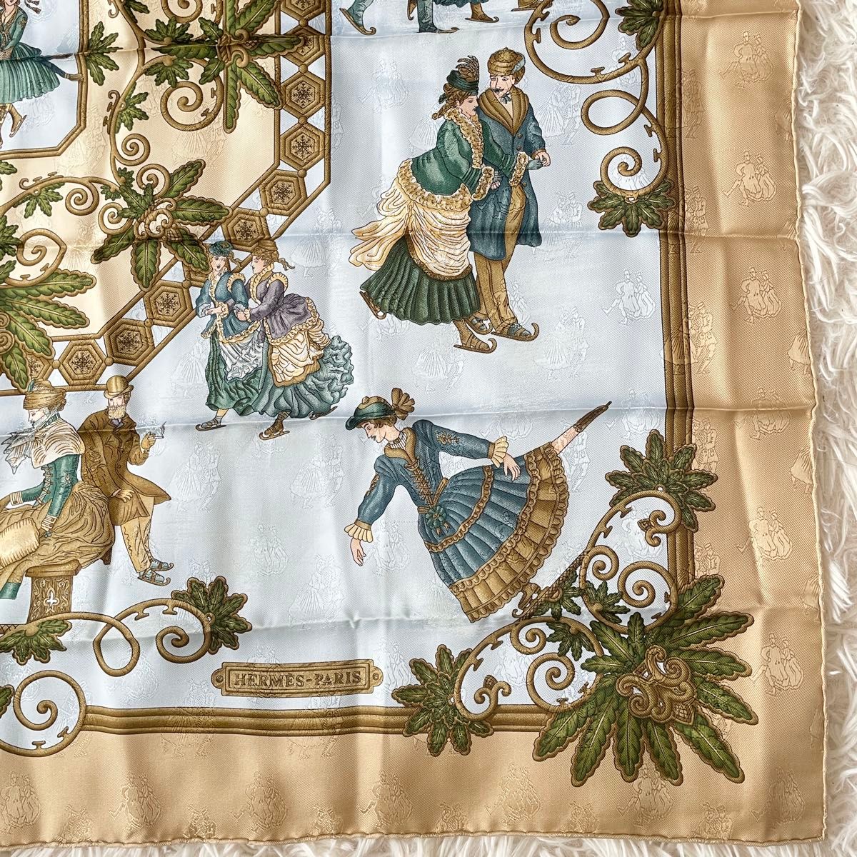 超美品】HERMES エルメス カレ90 スカーフ 冬の愉しみ Joies d 超美品】HERMES エルメス カレ90 スカーフ 冬の愉しみ Joies d