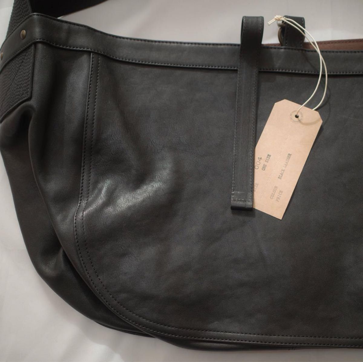 T T (Taiga Takahashi) NEWSBOY BAG Lot 004 black leather T T (Taiga Takahashi) NEWSBOY BAG Lot 004 black leather