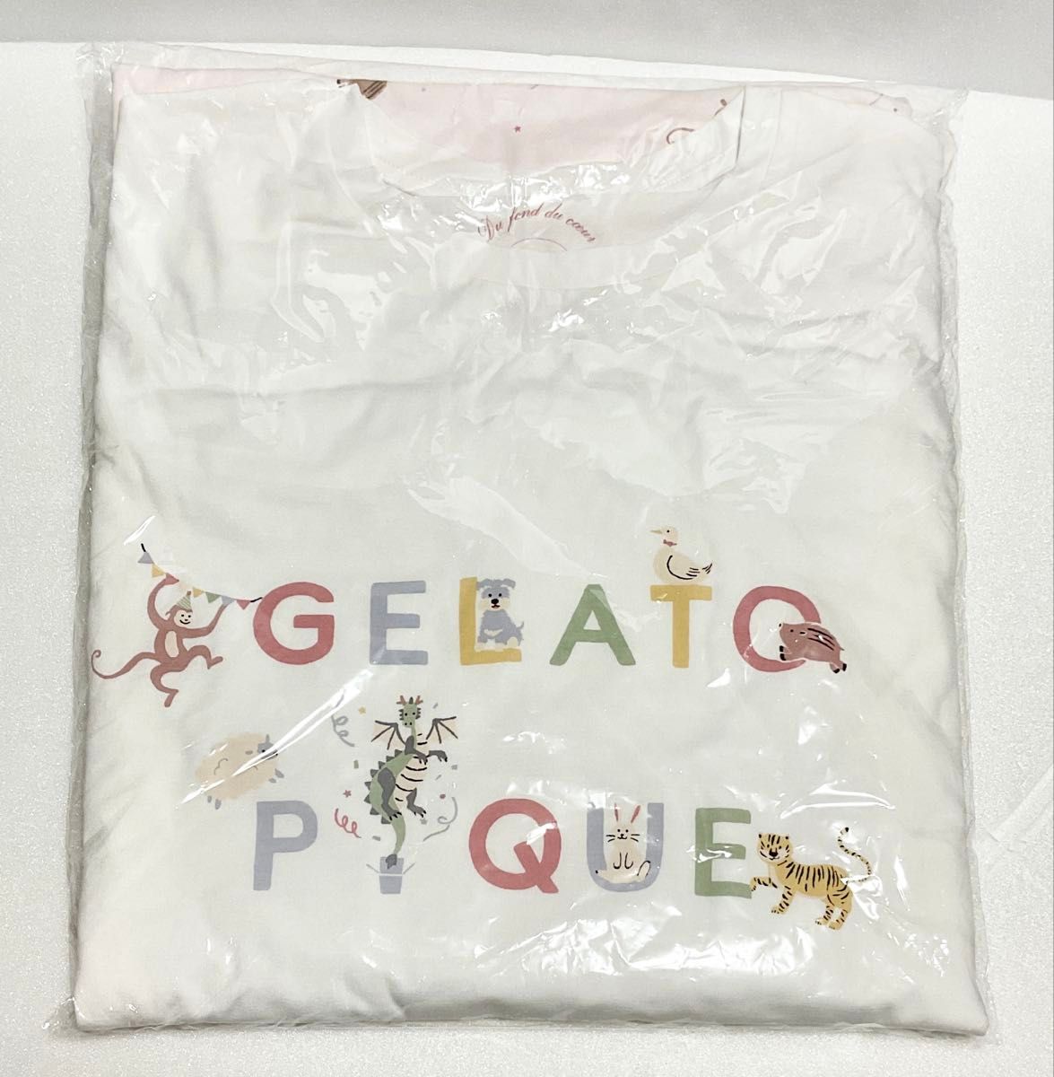 美品✨ジェラードピケ24年ハッピーボックスA Tシャツ 美品✨ジェラードピケ24年ハッピーボックスA Tシャツ