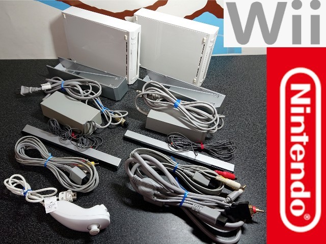 ニンテンドー wii 本体 リモコン ヌンチャク スタンド 専用スタンド 補助プレート D端子ケーブル ACアダプター センサーバー 2セット