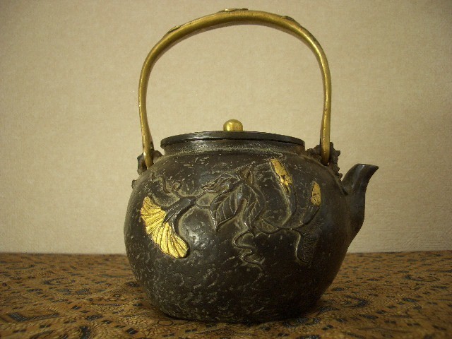 鉄製茶壺・鉄瓶（４８）