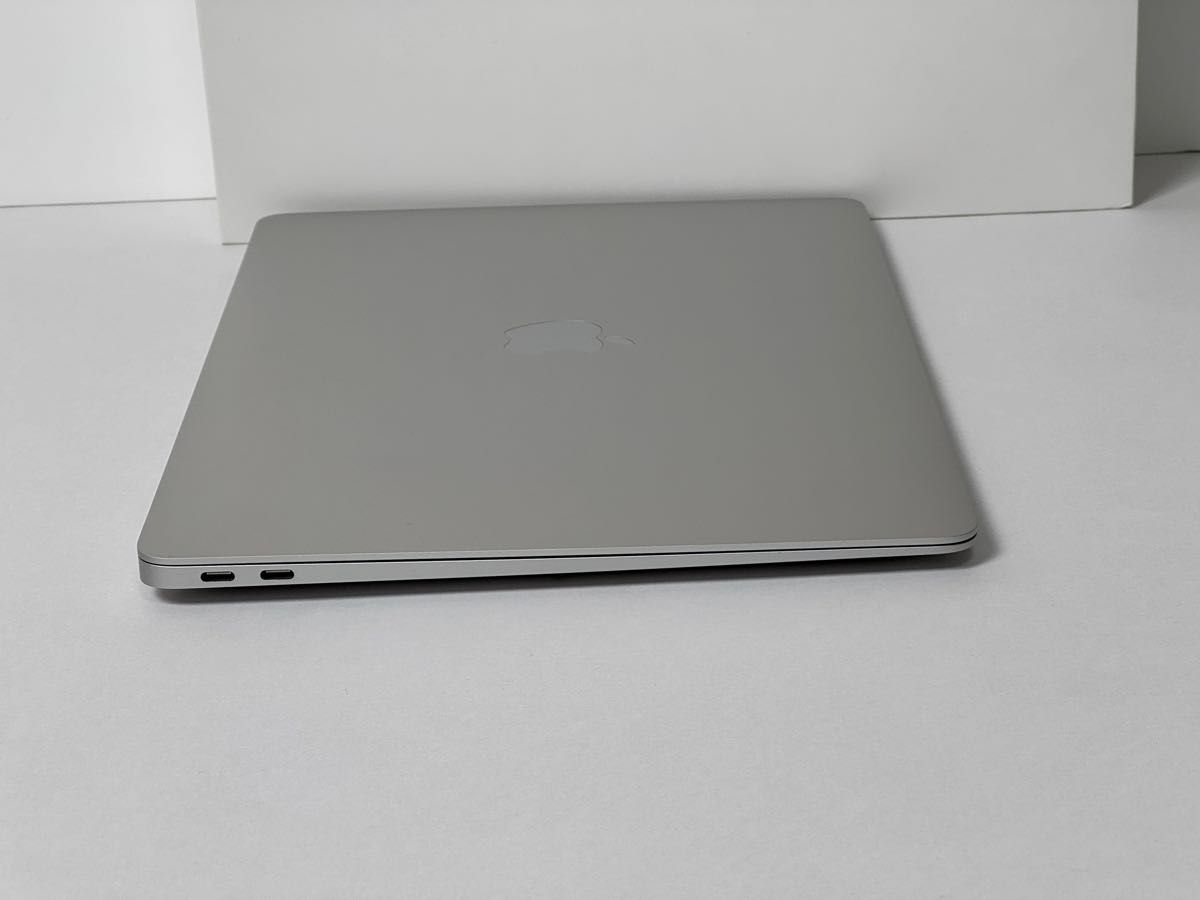 極美品 Macbook Air M1 8CPU 8GPU シルバー 極美品 Macbook Air M1 8CPU 8GPU シルバー