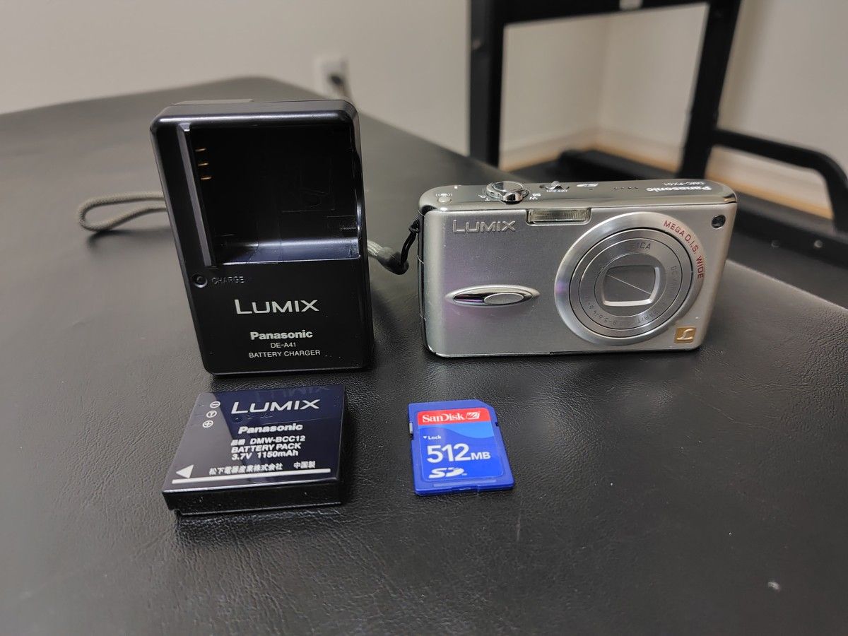 コンパクトデジタルカメラ LUMIX DMC-FX01