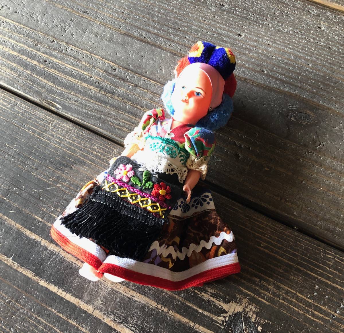 ヤフオク! - 民族衣装の人形C ハンガリー 刺繍⁄ビンテージ