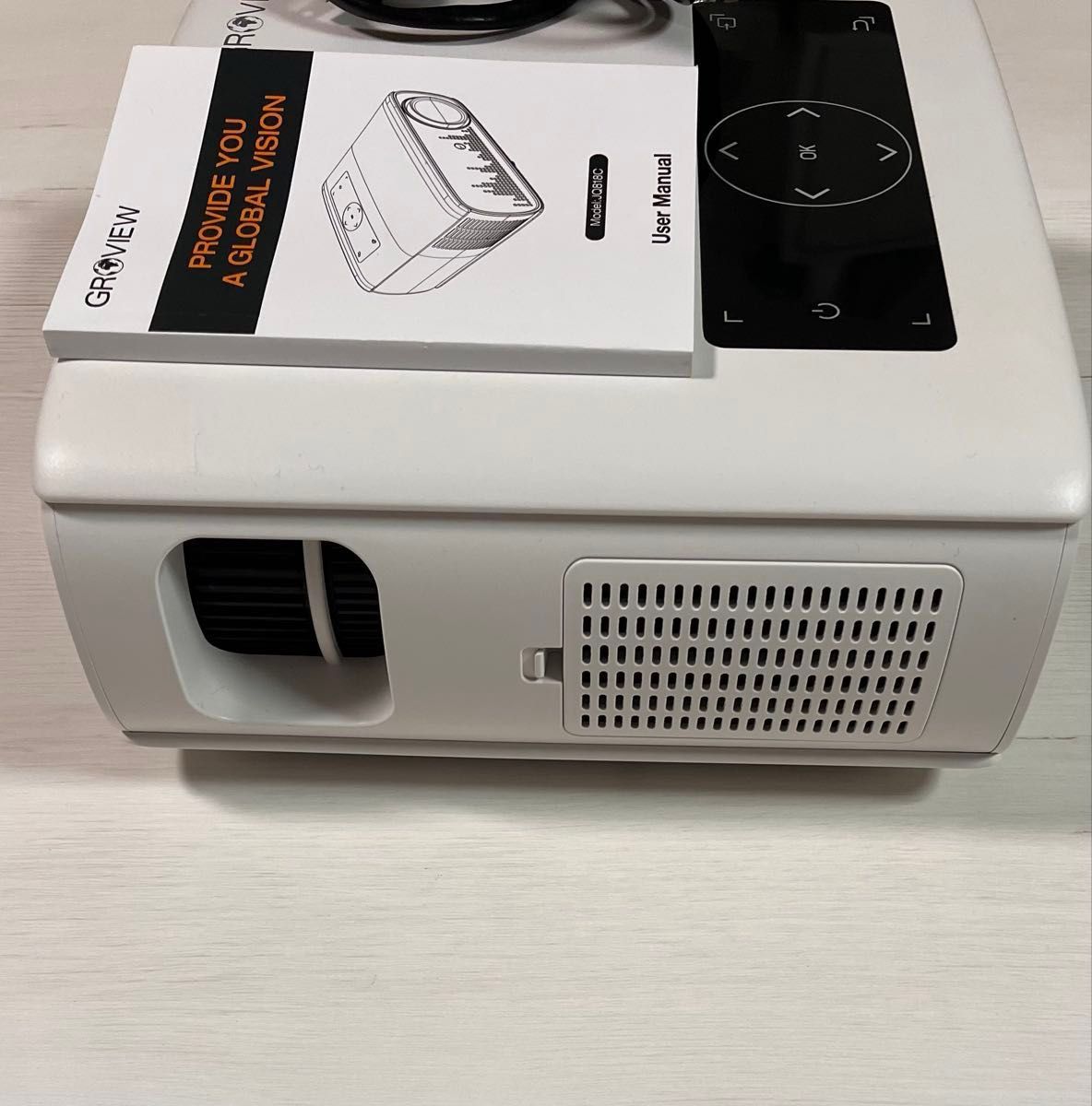 GROVIEW Wi-Fi、Bluetoothプロジェクター 7500ルーメン GROVIEW Wi-Fi、Bluetoothプロジェクター 7500ルーメン
