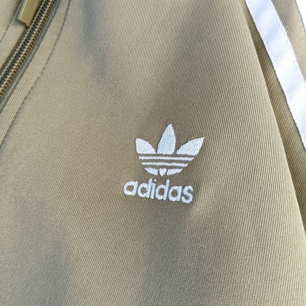 美品】 あのちゃん着用モデル adidas アディダス トラック 美品】 あのちゃん着用モデル adidas アディダス トラック