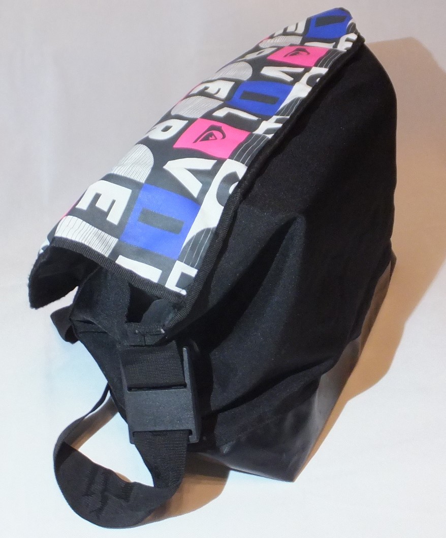 QUIKSILVER shoulder bag black white pink blue secondhand goods *Mw1271